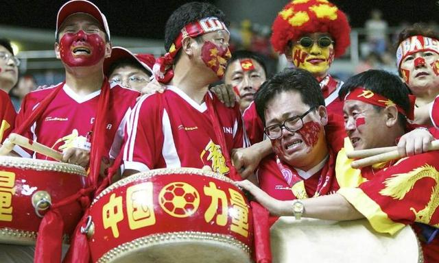  罗马球迷抗议票价，极端横幅惊扰奥林匹克  